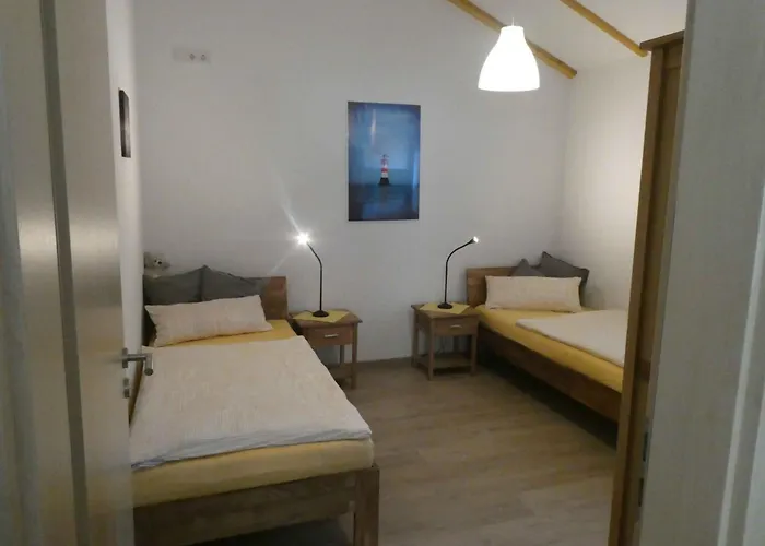 N3 Charmantes Eingezaeuntes Mit Garten By Interhome *